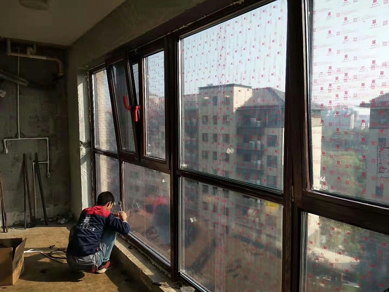 鋁包木門窗安裝現場