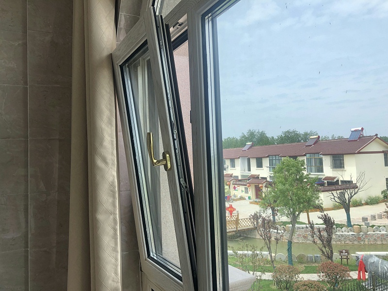 隔音鋁包木門窗現(xiàn)場實拍