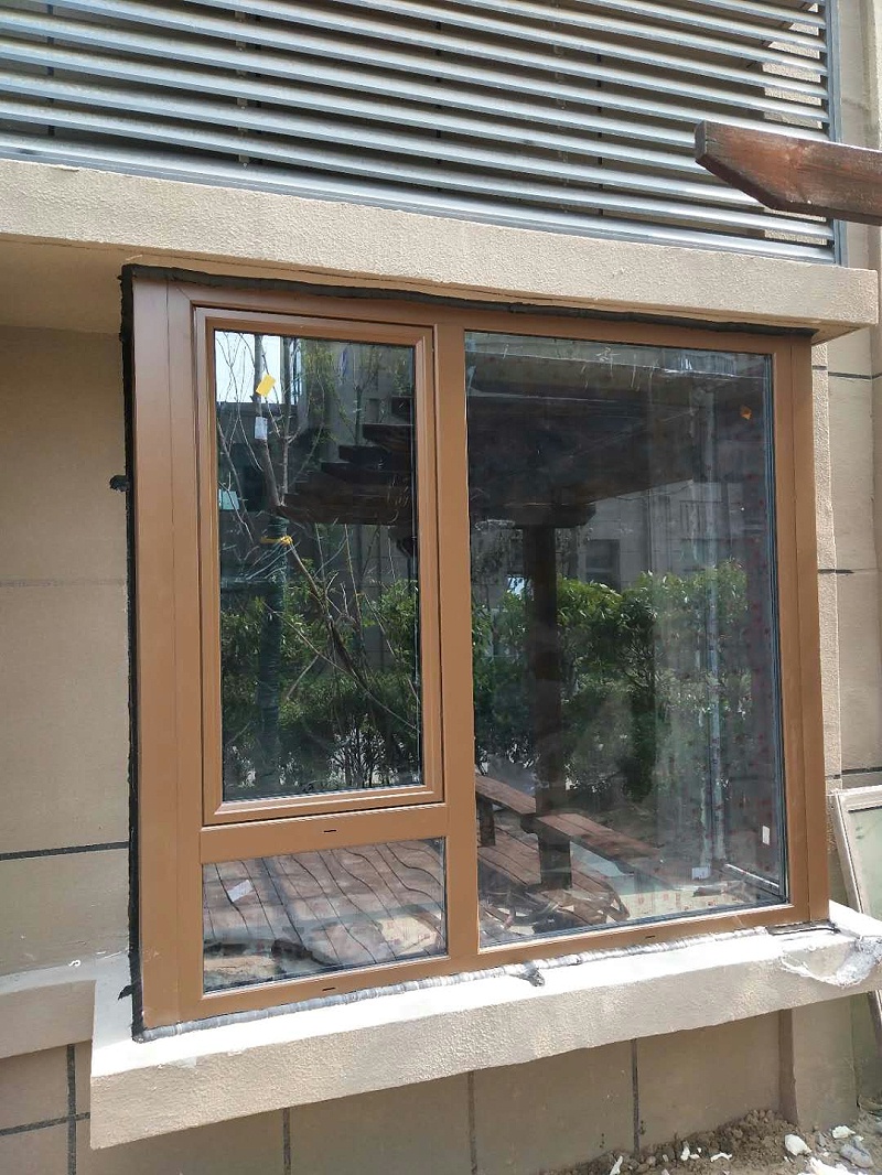 徐州華潤橡樹灣鋁包木門窗安裝現場