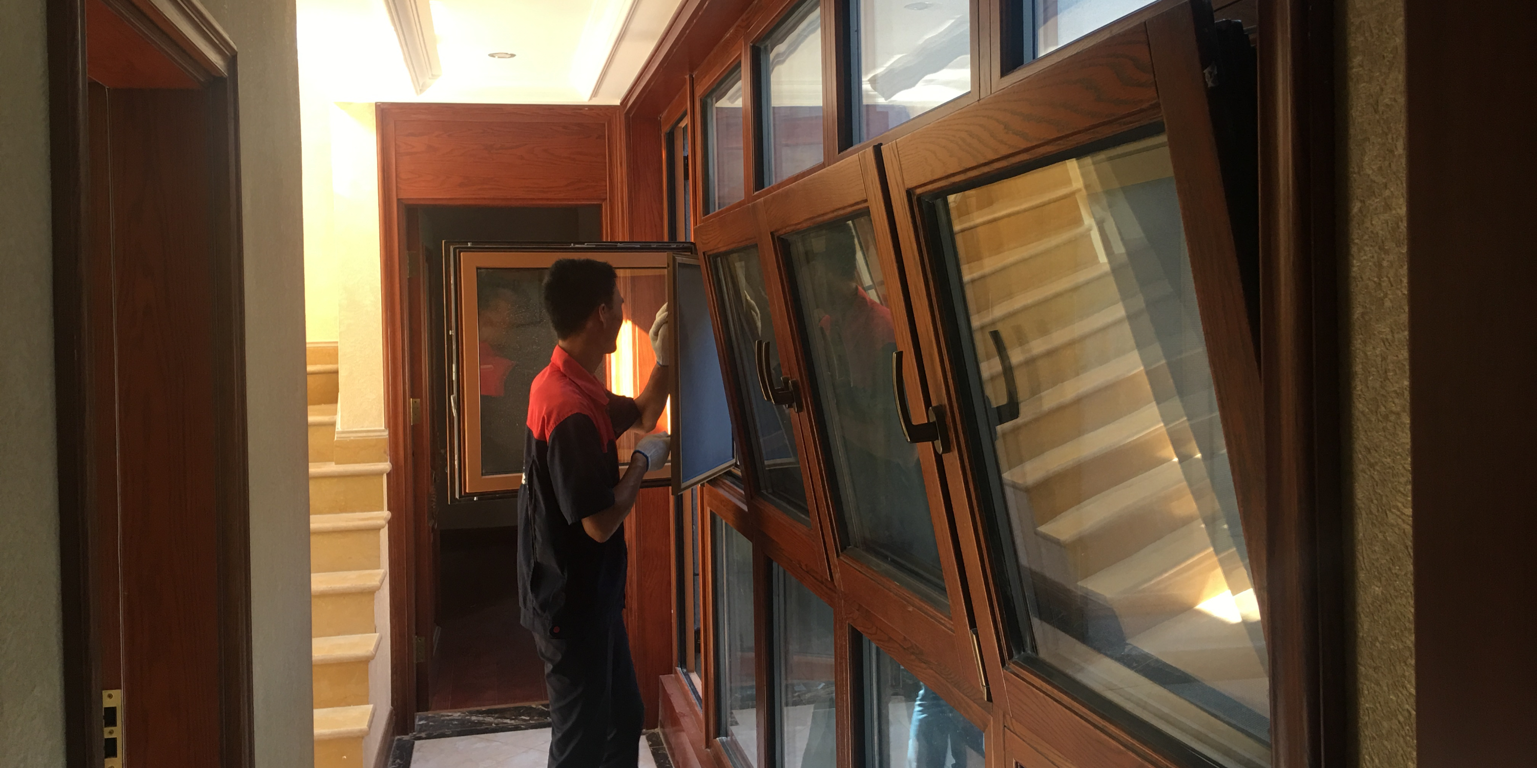 為什么鋁包木窗不選擇外開窗而選擇內開內倒？