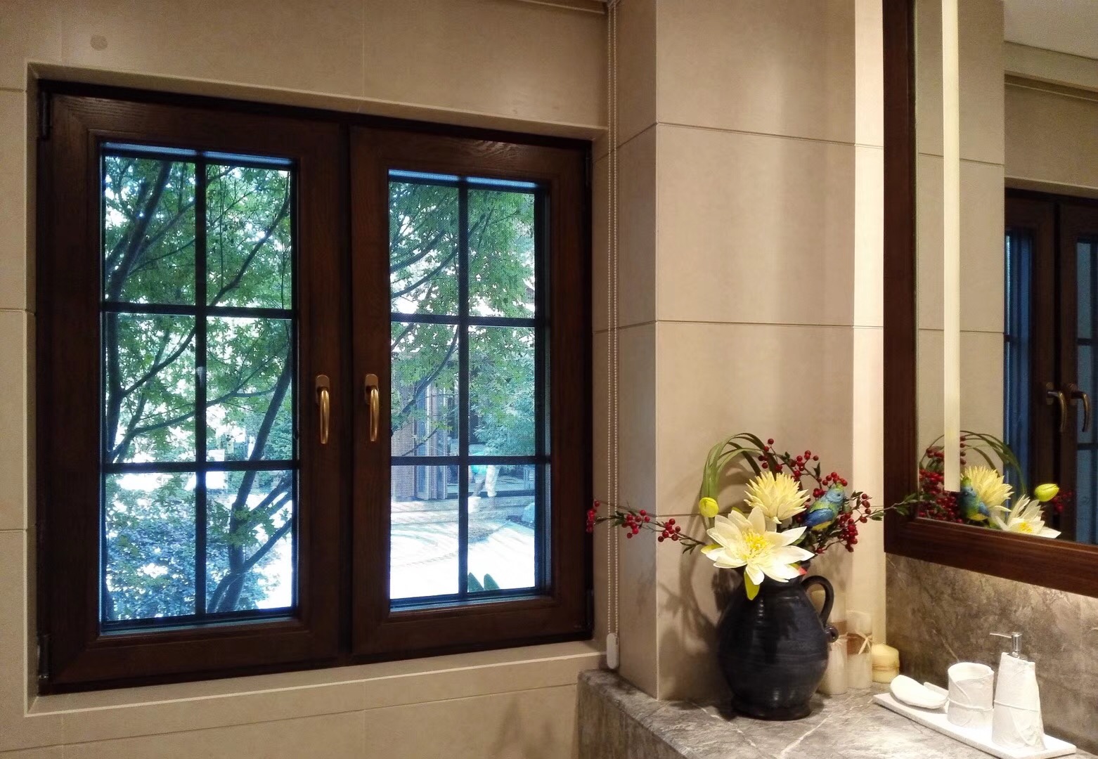 鋁包木窗實(shí)拍