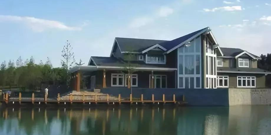 鋁包木門窗為什么越來越受別墅業(yè)主的青睞？