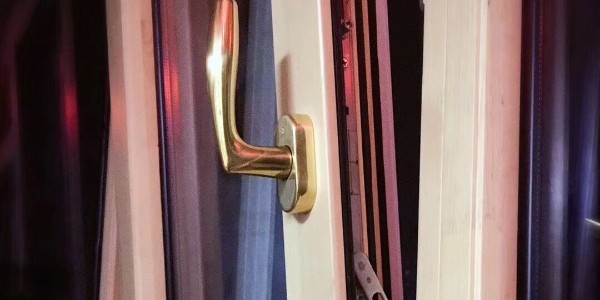 解密內開內倒鋁包木窗